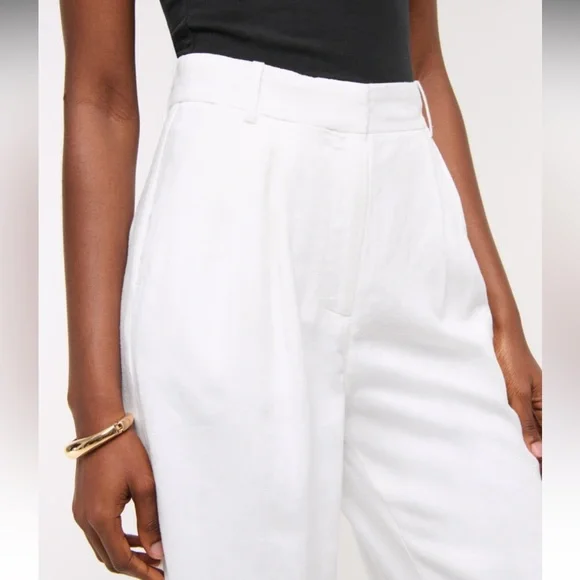 Abercrombie & Fitch - Picture 4 of 6